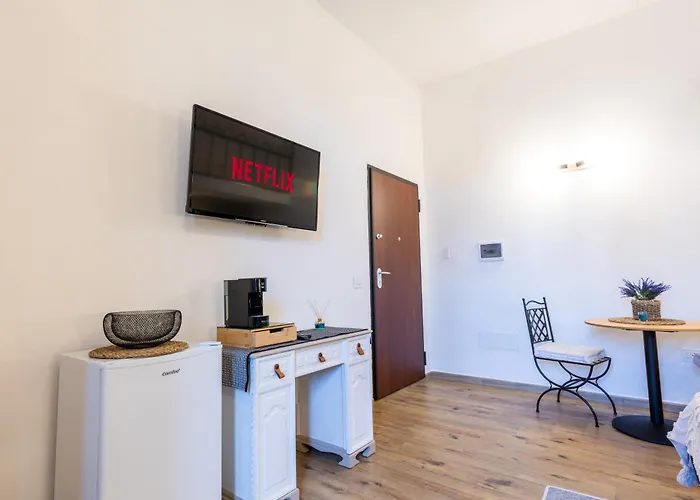 La Casa Dell Artigiano * Ольбія